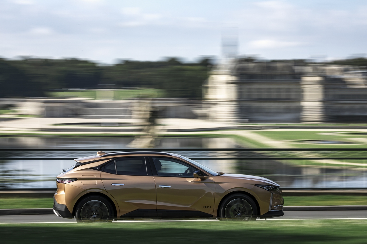 DS 4 Cross ottima anche per l’off-road grazie al sistema Advanced Traction Control