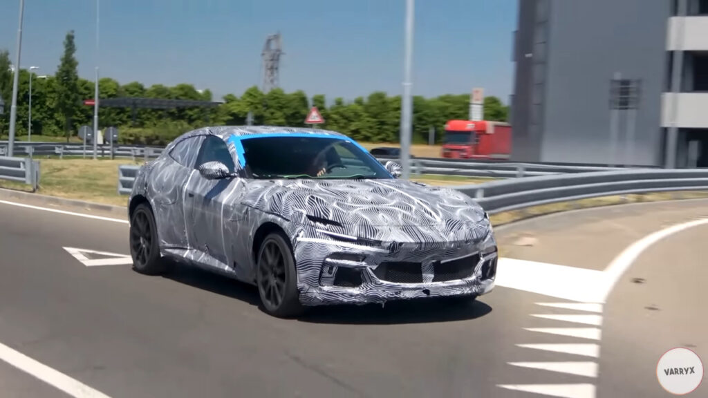 Ferrari Purosangue: ecco gli ultimi prototipi con il design finale [VIDEO SPIA]