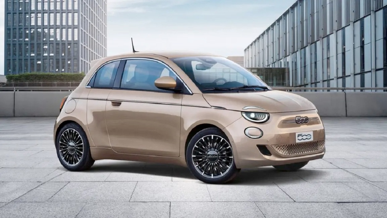 Fiat 500: la city car leader tra le auto elettriche in Italia a giugno