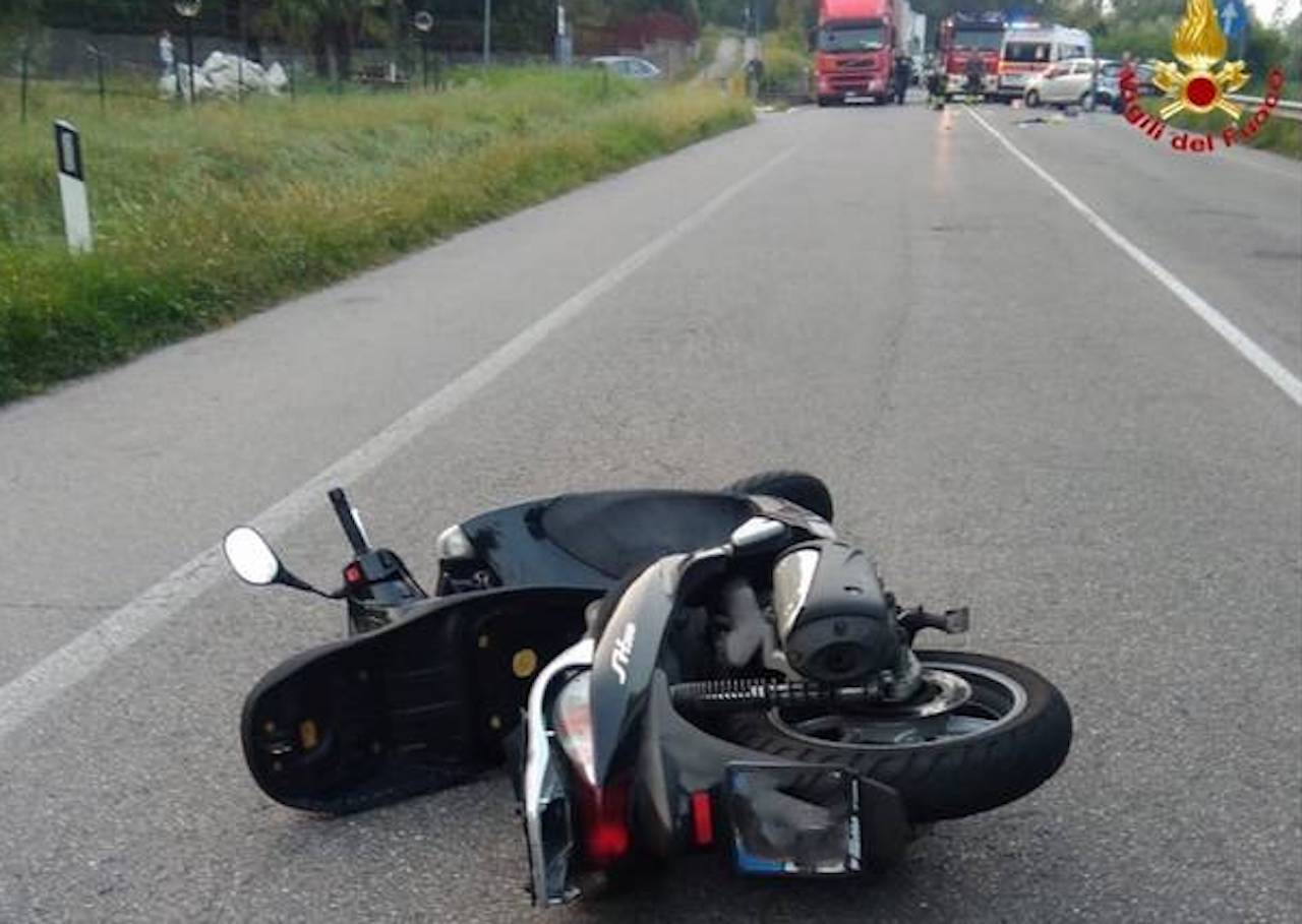Roma, scontro tra scooter e furgone: muore un 53enne