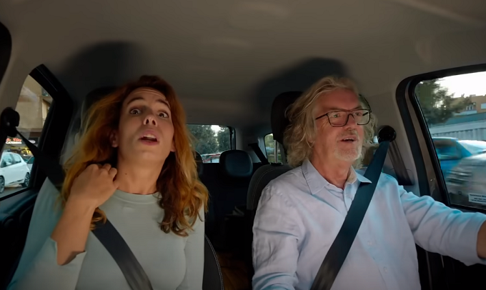 James May impara a guidare “come un italiano” per le strade di Roma [VIDEO]