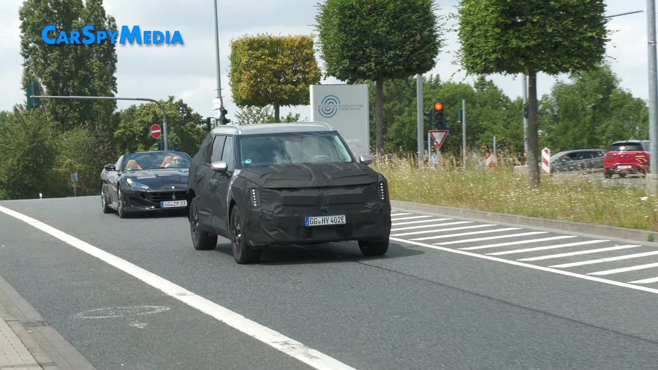Kia EV9: il nuovo SUV full-size elettrico si mostra in un VIDEO SPIA