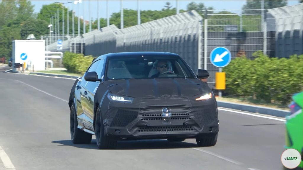 Lamborghini Urus Performante: nuovi dettagli rivelati grazie a un prototipo [VIDEO SPIA]