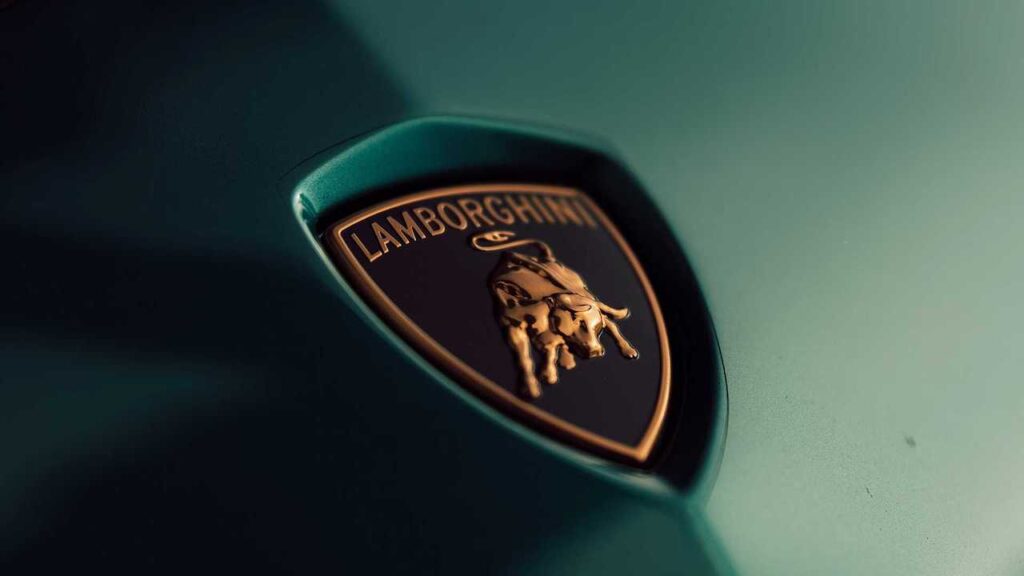 Lamborghini: la prima elettrica sarà un crossover in arrivo nel 2028