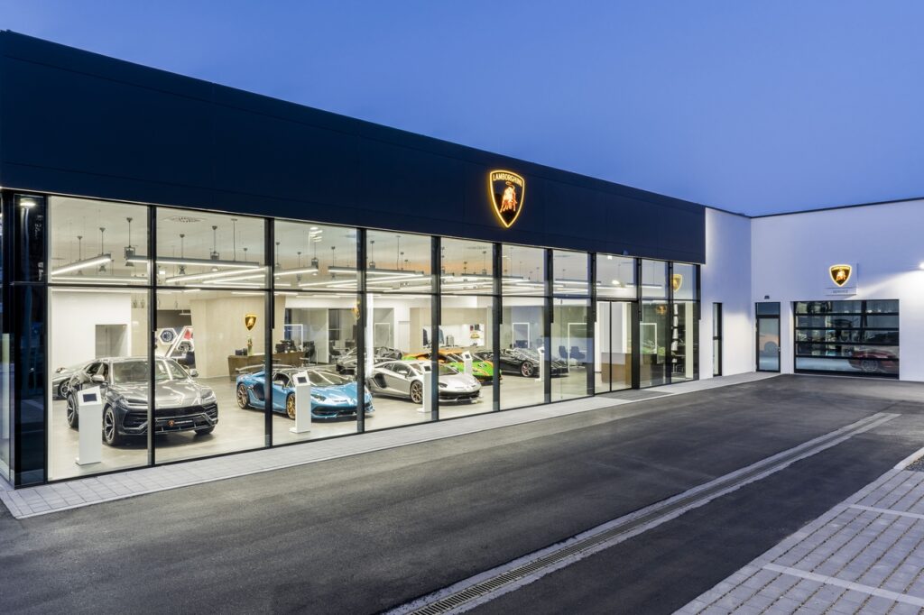 Lamborghini apre un nuovo showroom a Monaco di Baviera [FOTO]