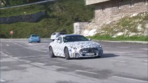 Mercedes-AMG GT 2023: due nuovi prototipi avvistati su strada [VIDEO SPIA]