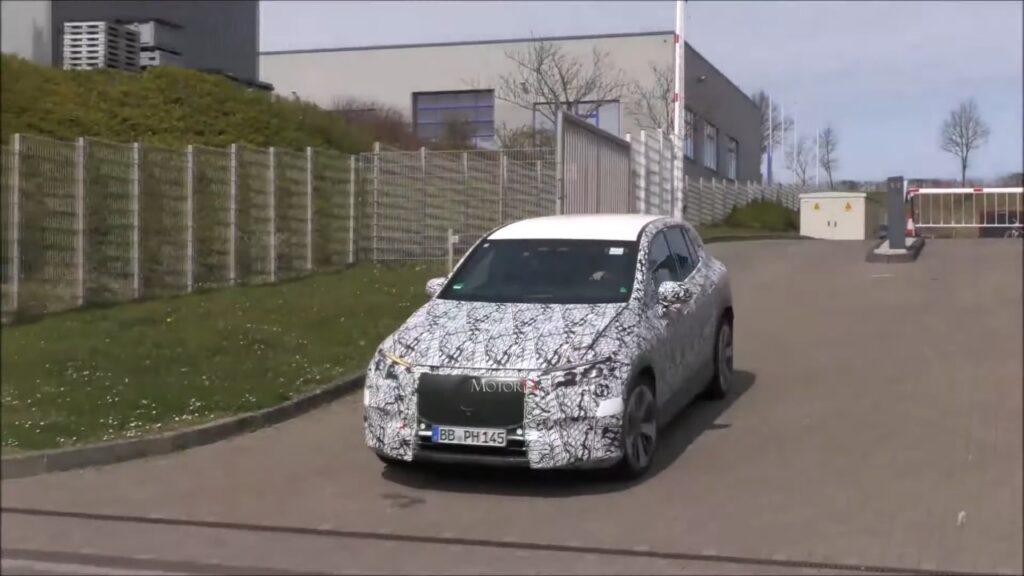 Mercedes EQE SUV: proseguono i test sul nuovo modello elettrico [VIDEO SPIA]