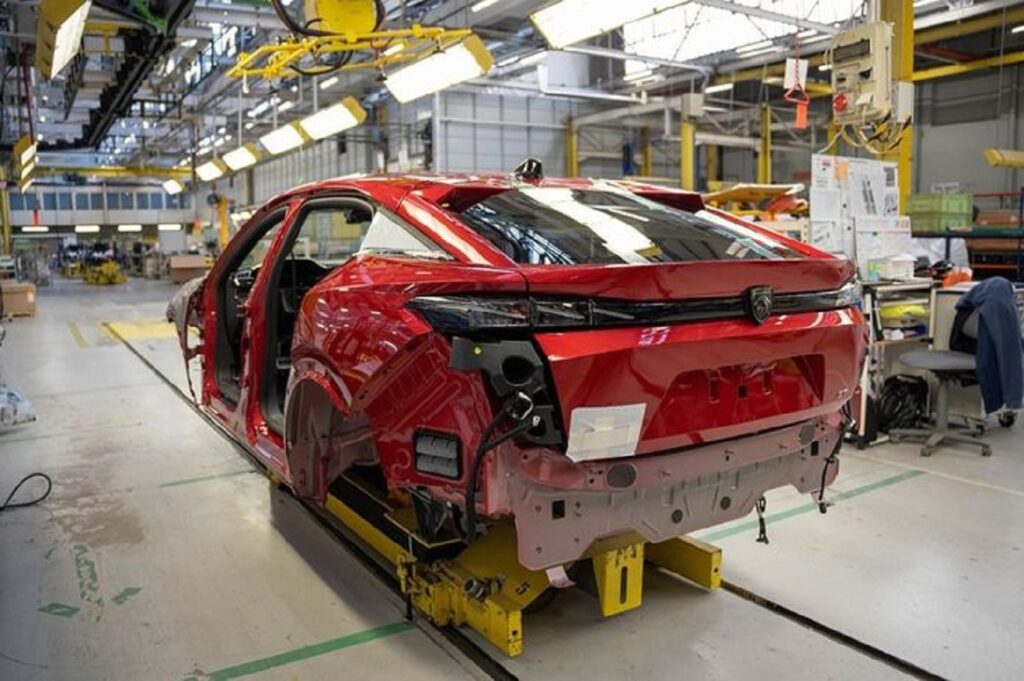 Nuova Peugeot 408