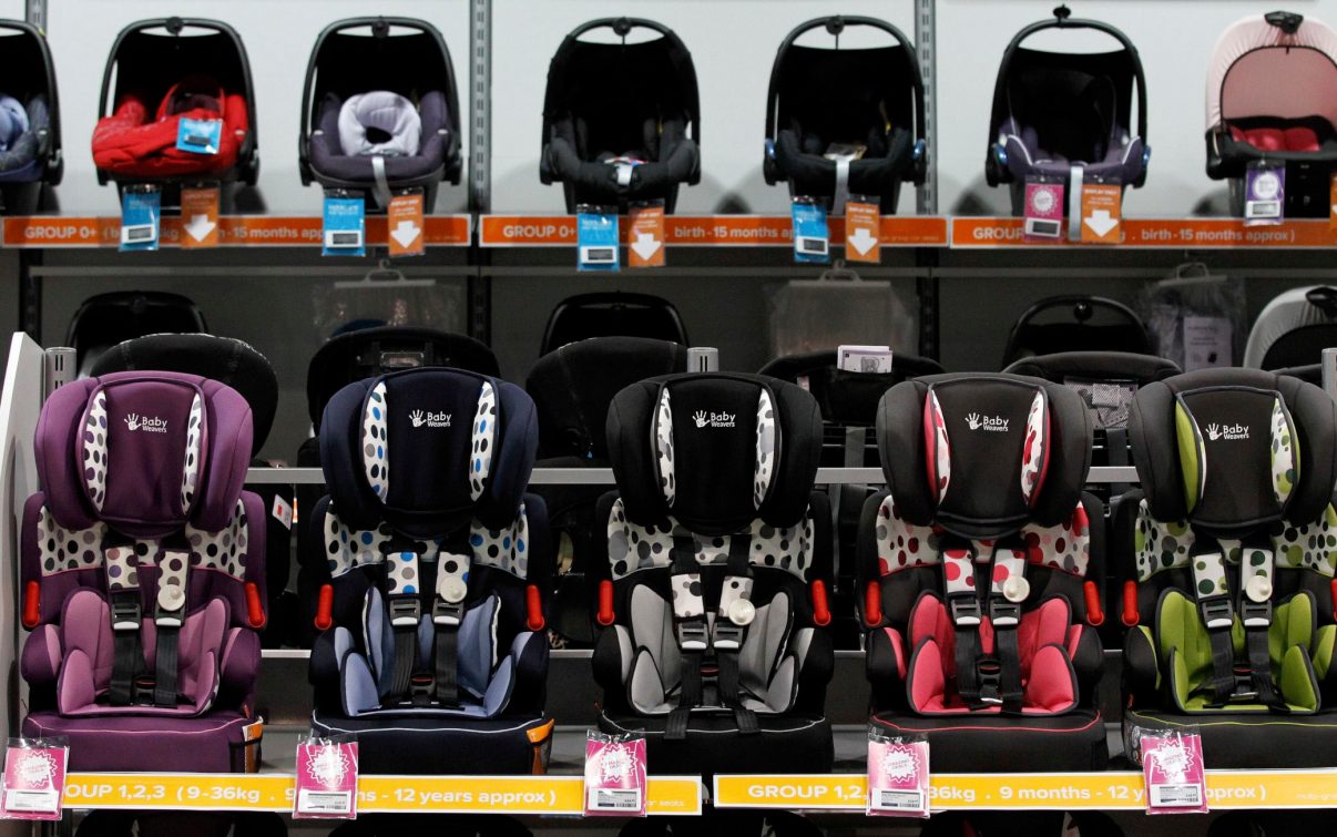 Seggiolini auto: obbligo per i bambini fino a 150 cm di altezza