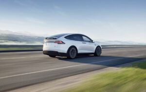 Tesla: primo posto nel segmento delle auto di lusso nei primi cinque mesi del 2022