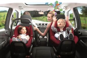 In vacanza con la famiglia: ecco come rendere il viaggio in auto più semplice ai bambini