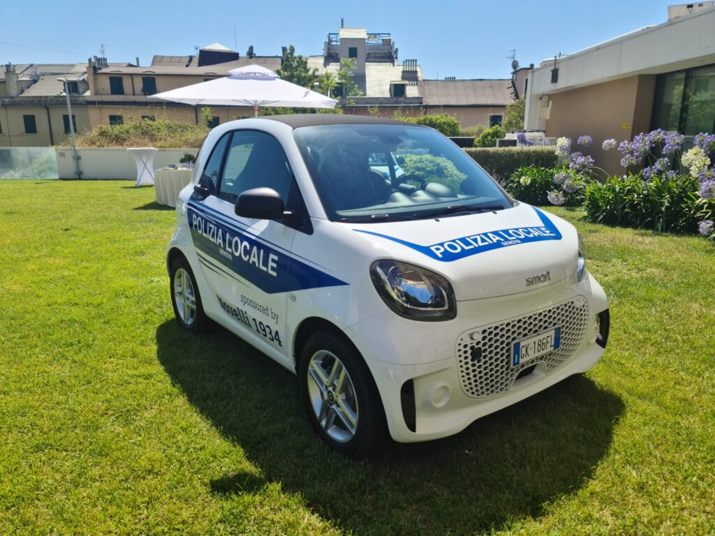 Tre Smart elettriche per la Polizia Locale di Genova e il centro storico