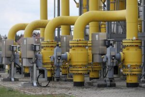 Gas russo in Italia, Eni annuncia riduzione flussi da Gazprom: quali effetti sull’automotive?
