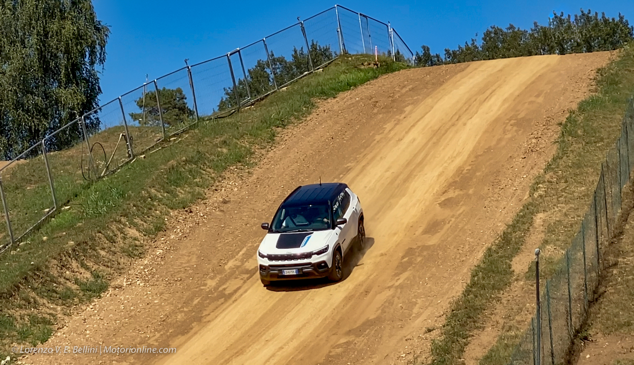 Jeep Compass 4xe off-road