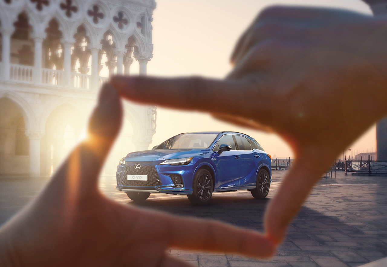 Lexus RX 2023: anteprima nazionale alla Mostra del Cinema di Venezia