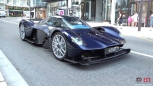 Aston Martin Valkyrie: David Coulthard beccato al volante di un esemplare [VIDEO]