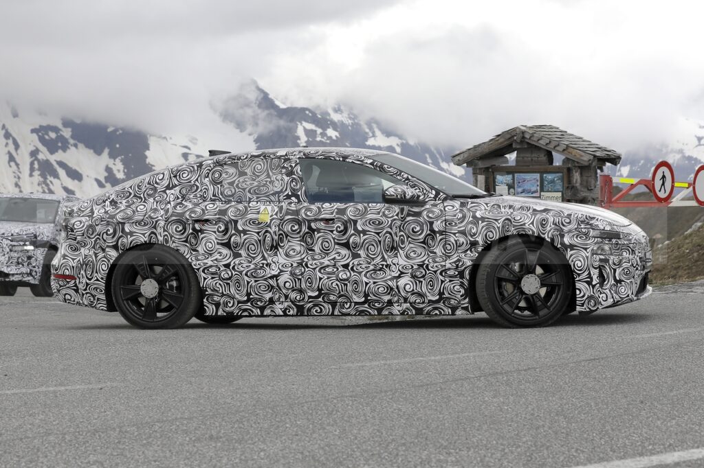 Audi A6 e-tron: nuovo avvistamento della berlina elettrica [VIDEO SPIA]