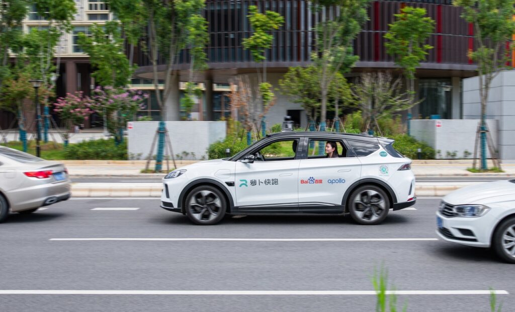 Baidu: i taxi a guida autonoma adesso funzionano senza autista in Cina