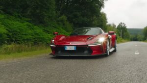 Ferrari Daytona SP3: la supercar emozionante da guidare ed elegante [VIDEO]