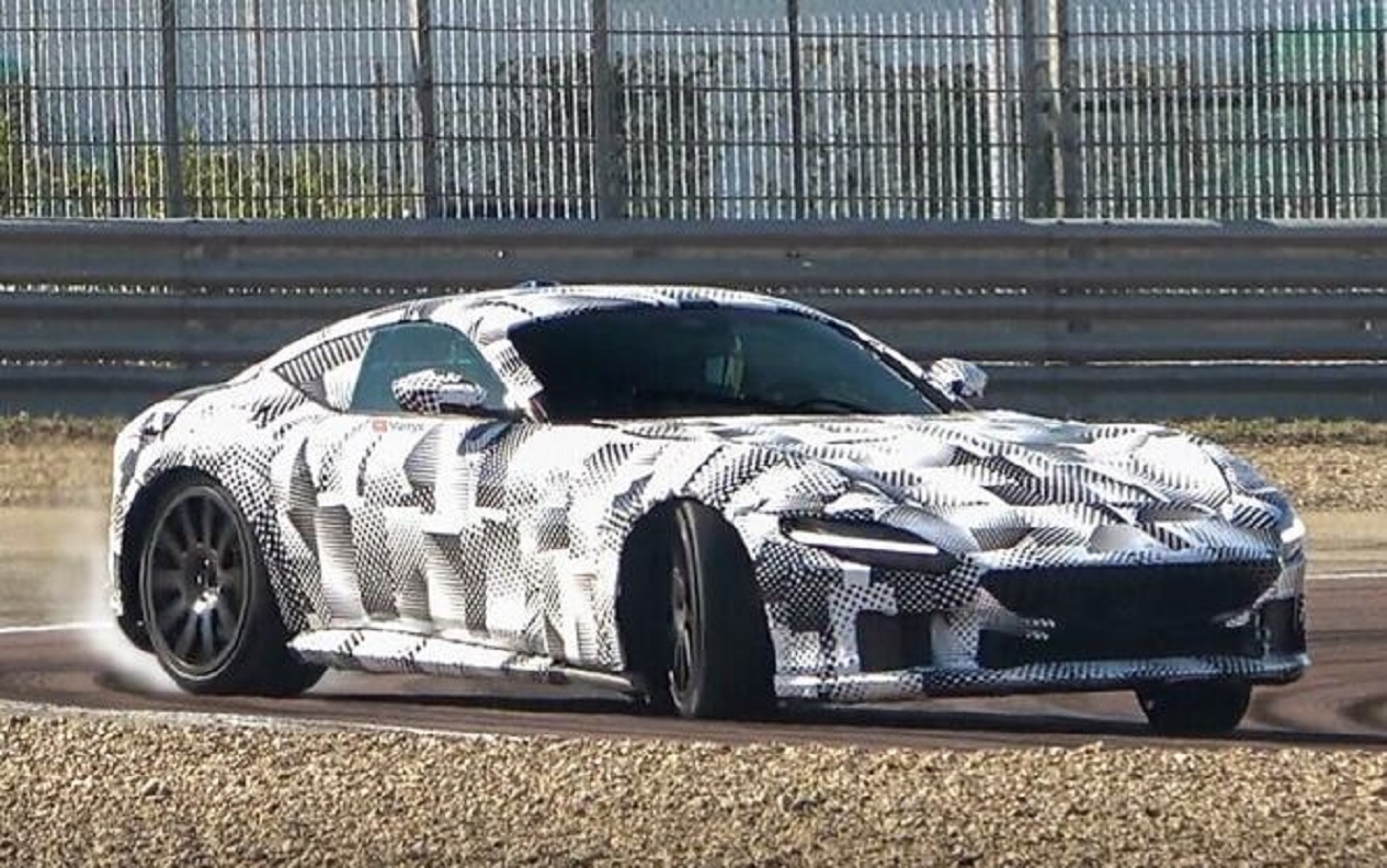 Ferrari F167: l’erede della 812 Superfast sorpresa in strada