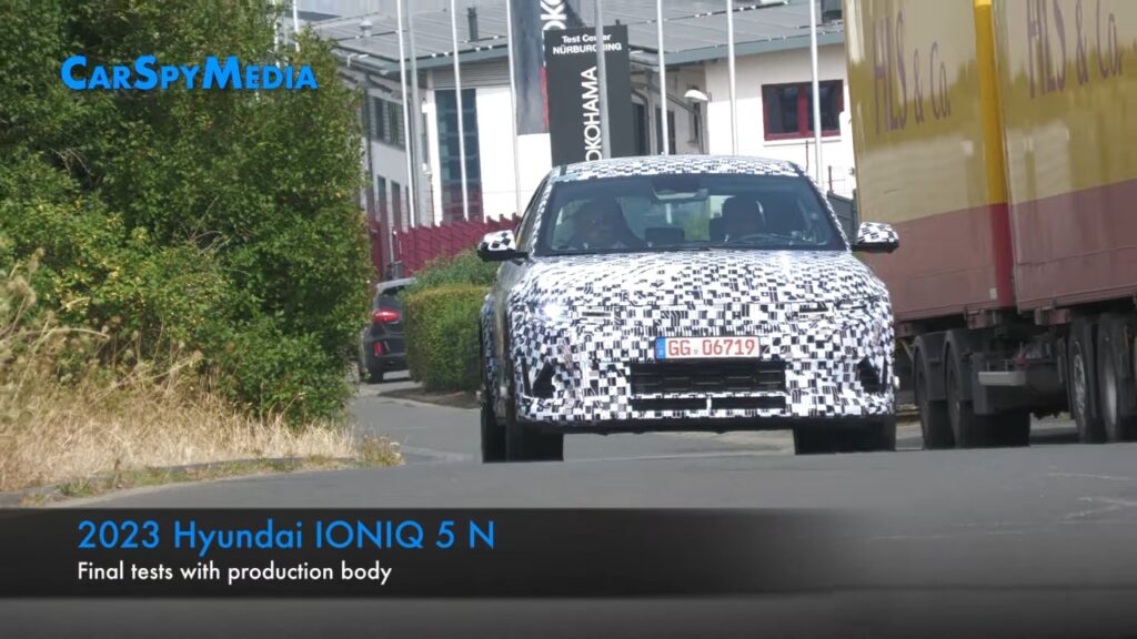 Hyundai Ioniq 5 N: primo VIDEO SPIA in pista per l’EV ad alte prestazioni