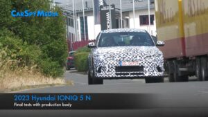 Hyundai Ioniq 5 N: primo VIDEO SPIA in pista per l’EV ad alte prestazioni