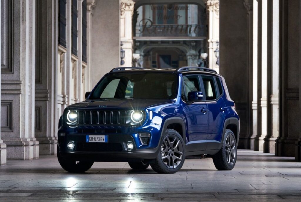 Jeep Renegade 4xe: ad agosto in promozione da 249 euro al mese