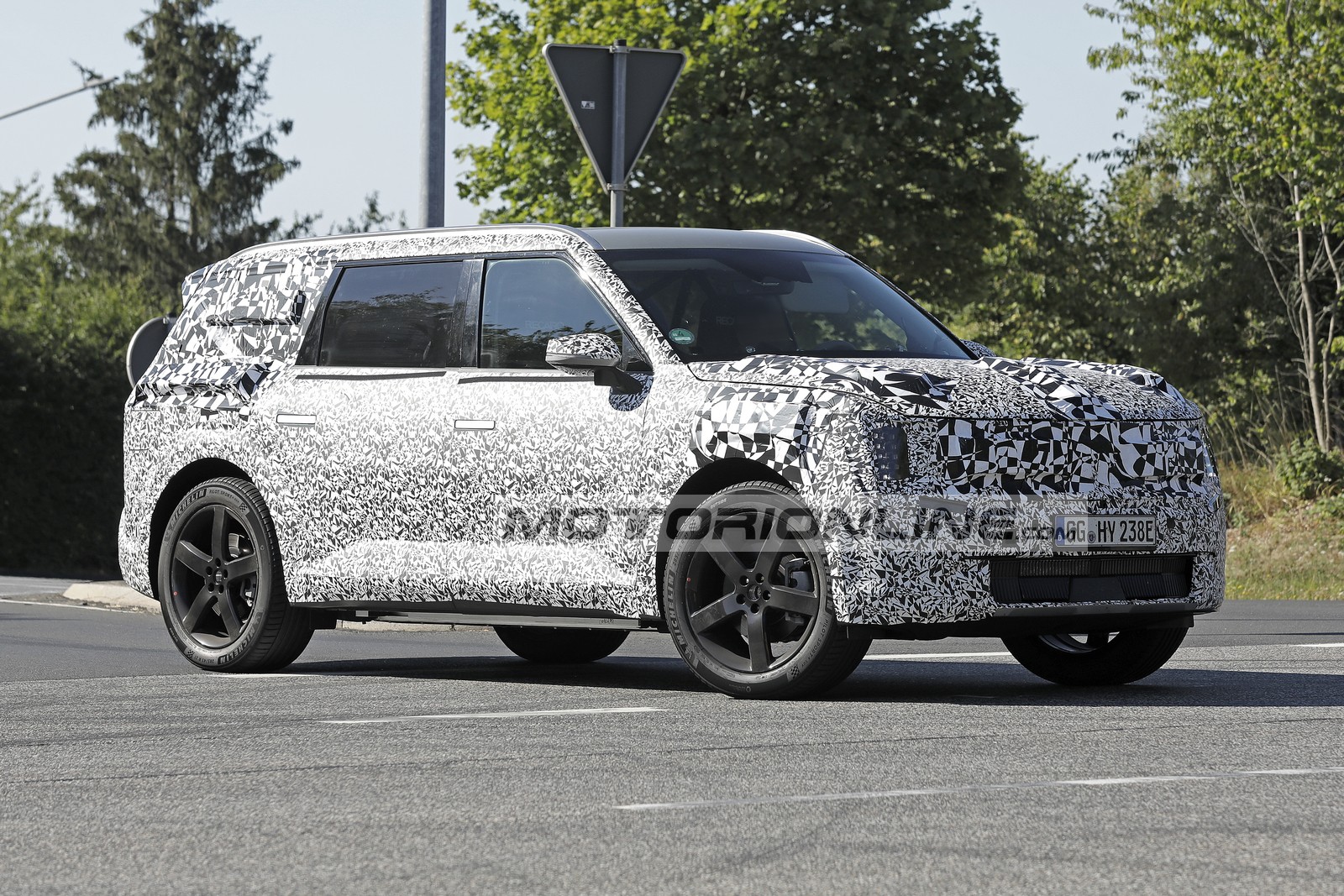 Kia EV9 2023: il SUV 7 posti si mostra ancora nelle FOTO SPIA