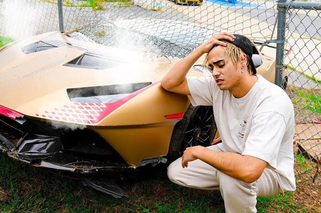 Youtuber si riprende mentre si schianta con la sua Lamborghini Huracan [VIDEO]