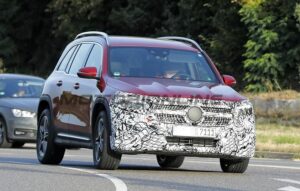 Mercedes GLB 2023: prime FOTO SPIA del restyling