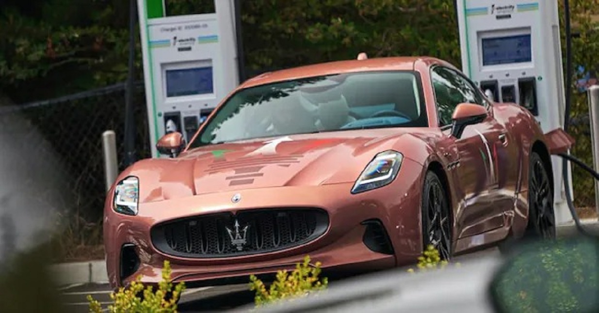 Maserati GranTurismo Folgore: si mostra per la prima volta senza veli a Pebble Beach