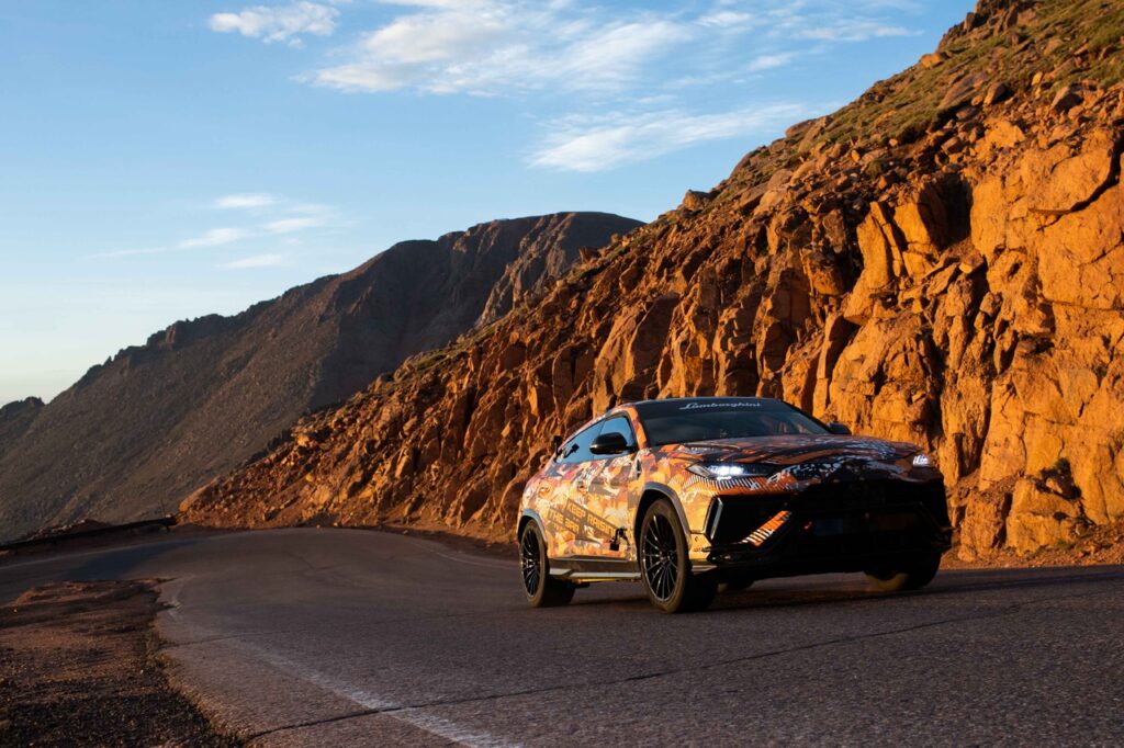 Nuovo Lamborghini Urus stabilisce il record alla Pikes Peak International Hill Climb