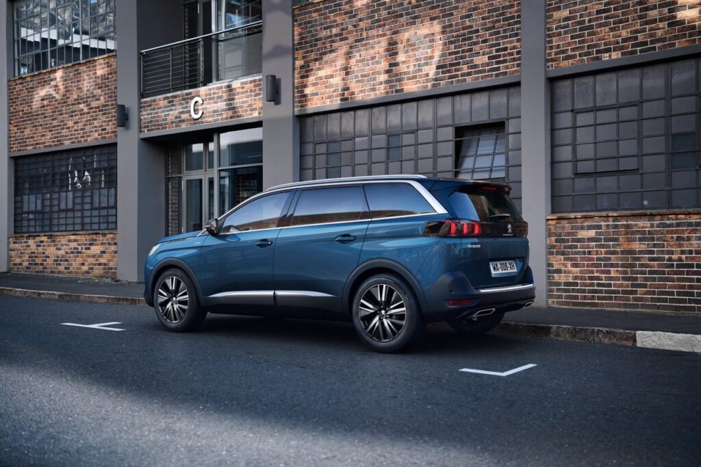 Peugeot 5008 2022: tutte le domande e le caratteristiche del SUV francese di grossa taglia