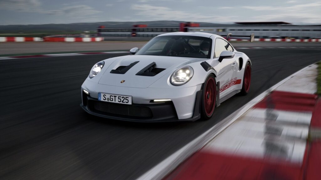Porsche 911 GT3 RS 2023: ecco la nuova sportiva ad alte prestazioni [FOTO e VIDEO]
