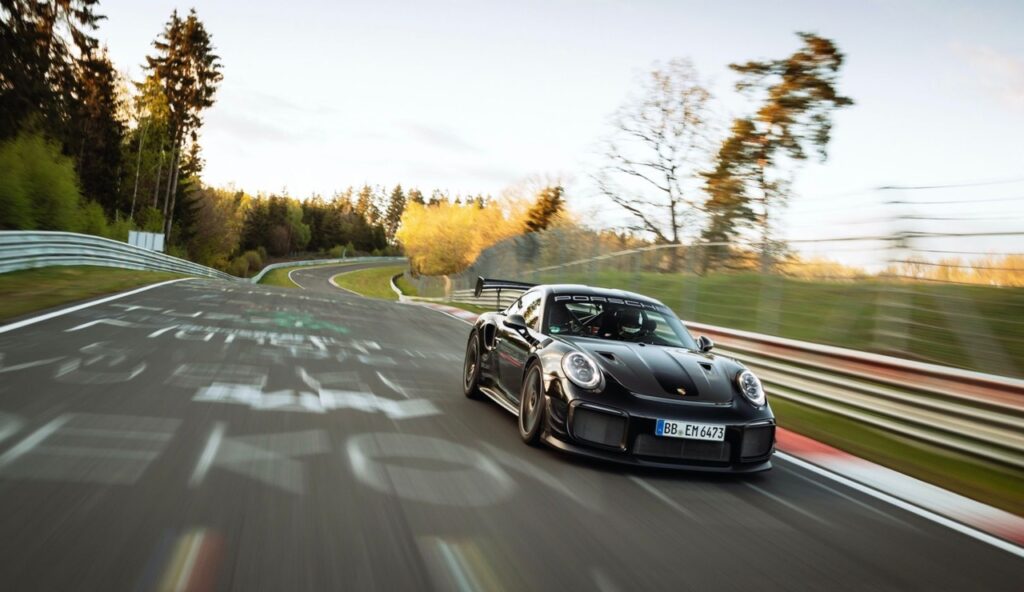 Porsche mette alla prova i motori a idrogeno sul Nurburgring