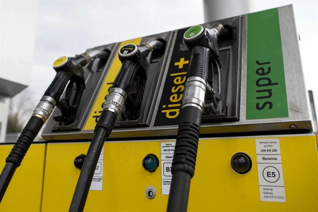 Prezzi benzina: vola il diesel, cresce anche la verde