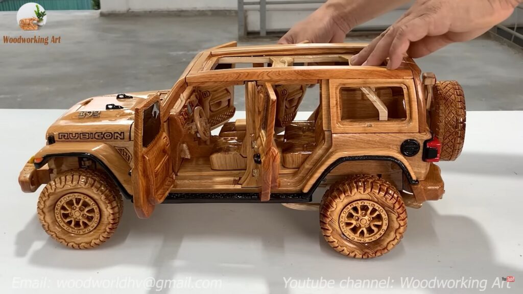 Jeep Wrangler: quanta maestria dietro alla creazione di questo modellino di legno [VIDEO]