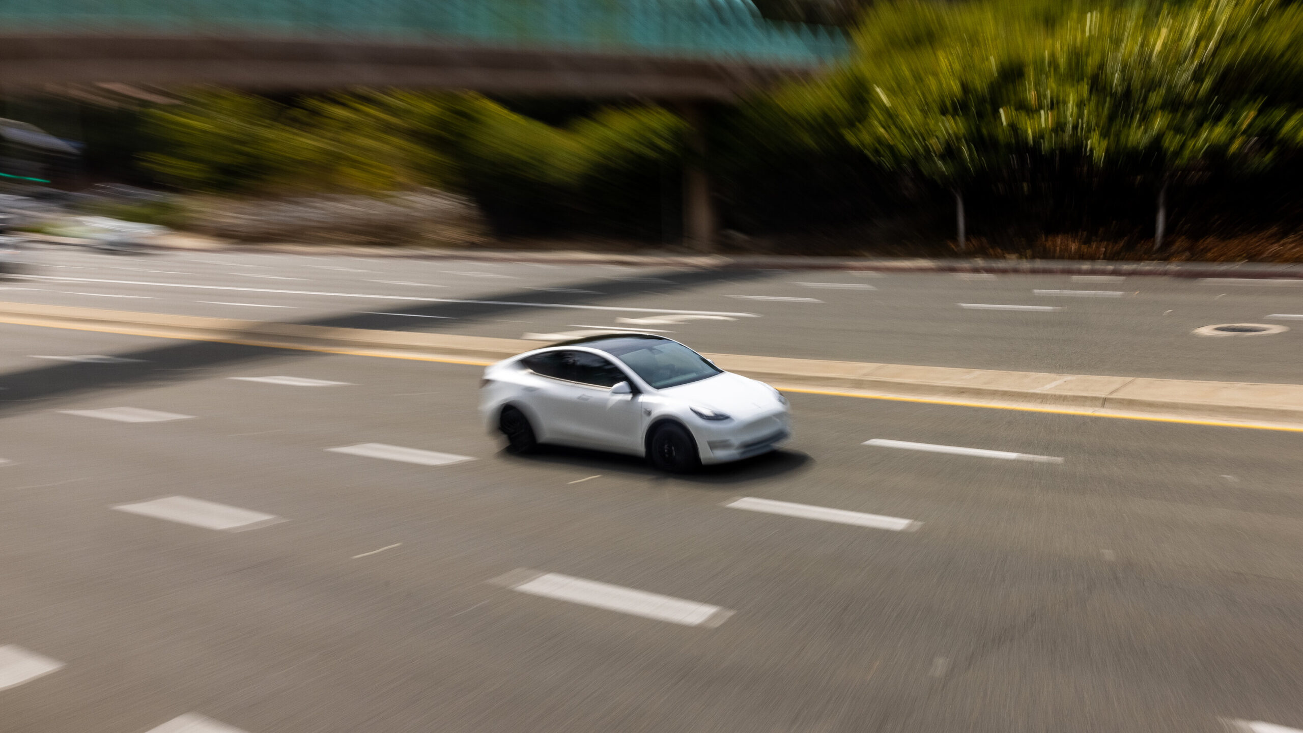 Tesla: proprietario di una Model 3 le fa causa per la “frenata fantasma”