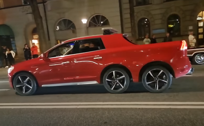 Volvo XC60 e la pazza metamorfosi: trasformata in pick-up a sei ruote [VIDEO]