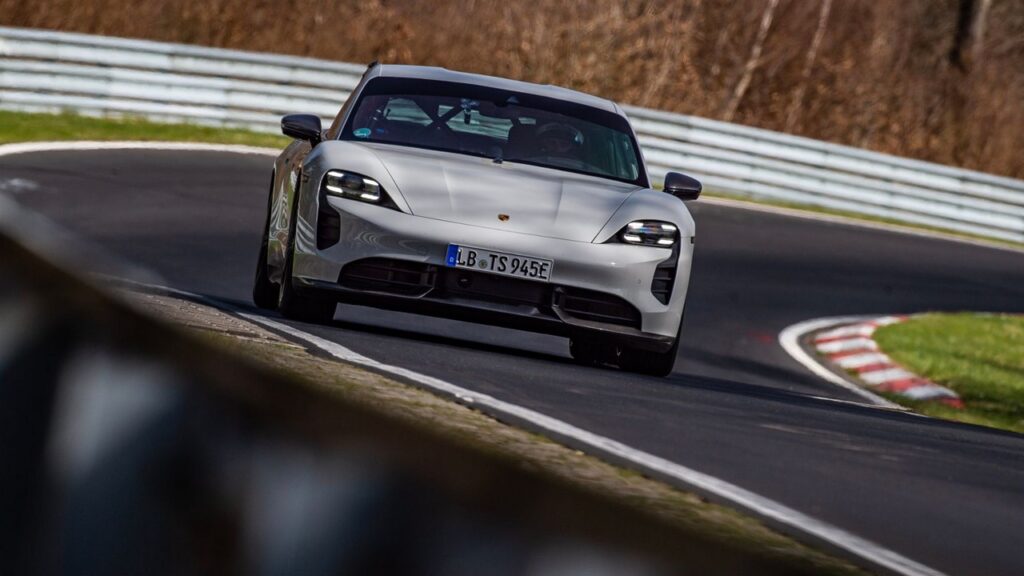 Porsche Taycan Turbo S: è nuovo record al Nurburgring [VIDEO]