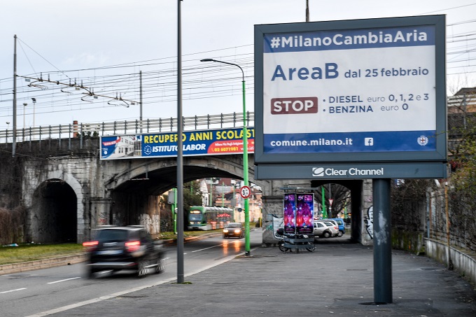 Milano, divieti Area B dal 1° ottobre: il Comune tira dritto e ribadisce che non ci sarà nessuna proroga