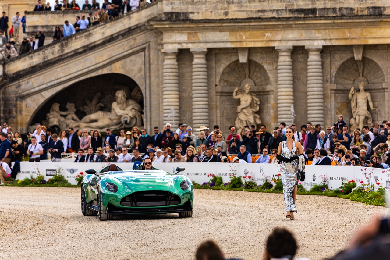 Aston Martin DBR22 trionfa allo Chantilly Arts & Elegance Richard Mille