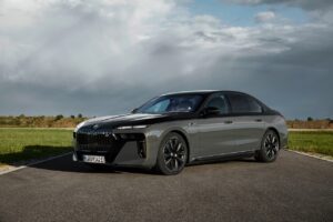 BMW Serie 7 2023: debuttano in Europa due nuove versioni ibride plug-in