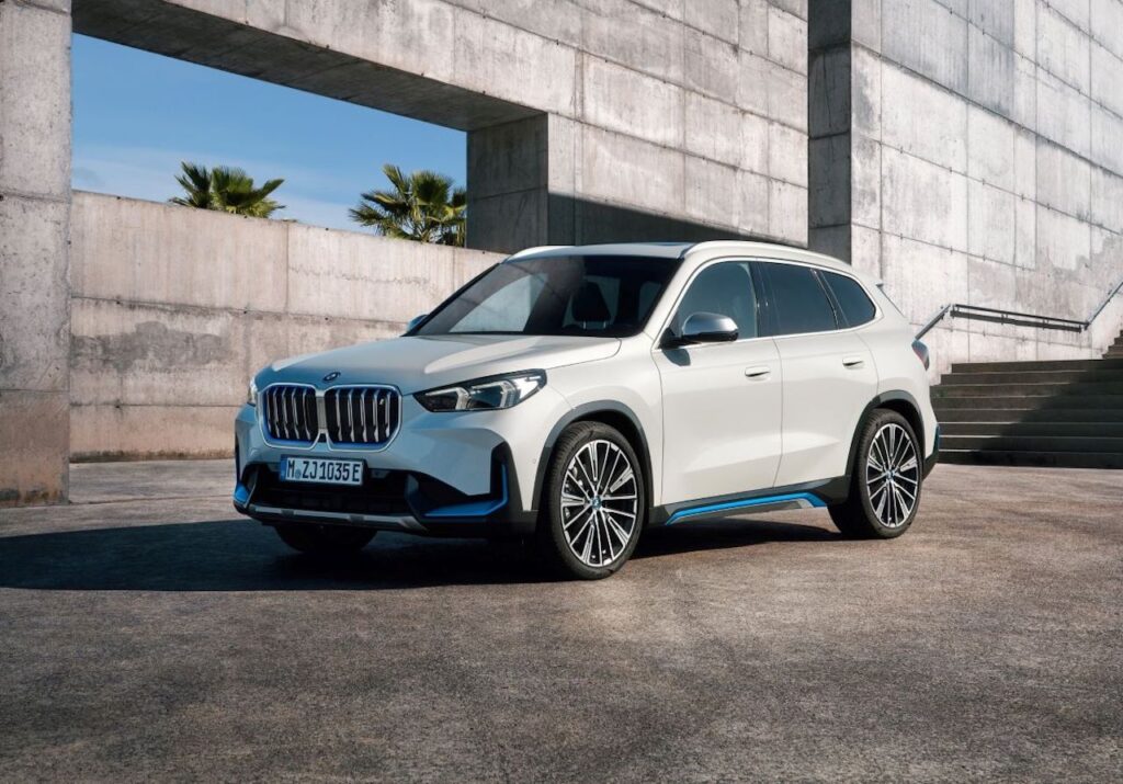 BMW punta a vendere 400.000 veicoli elettrici nel 2023