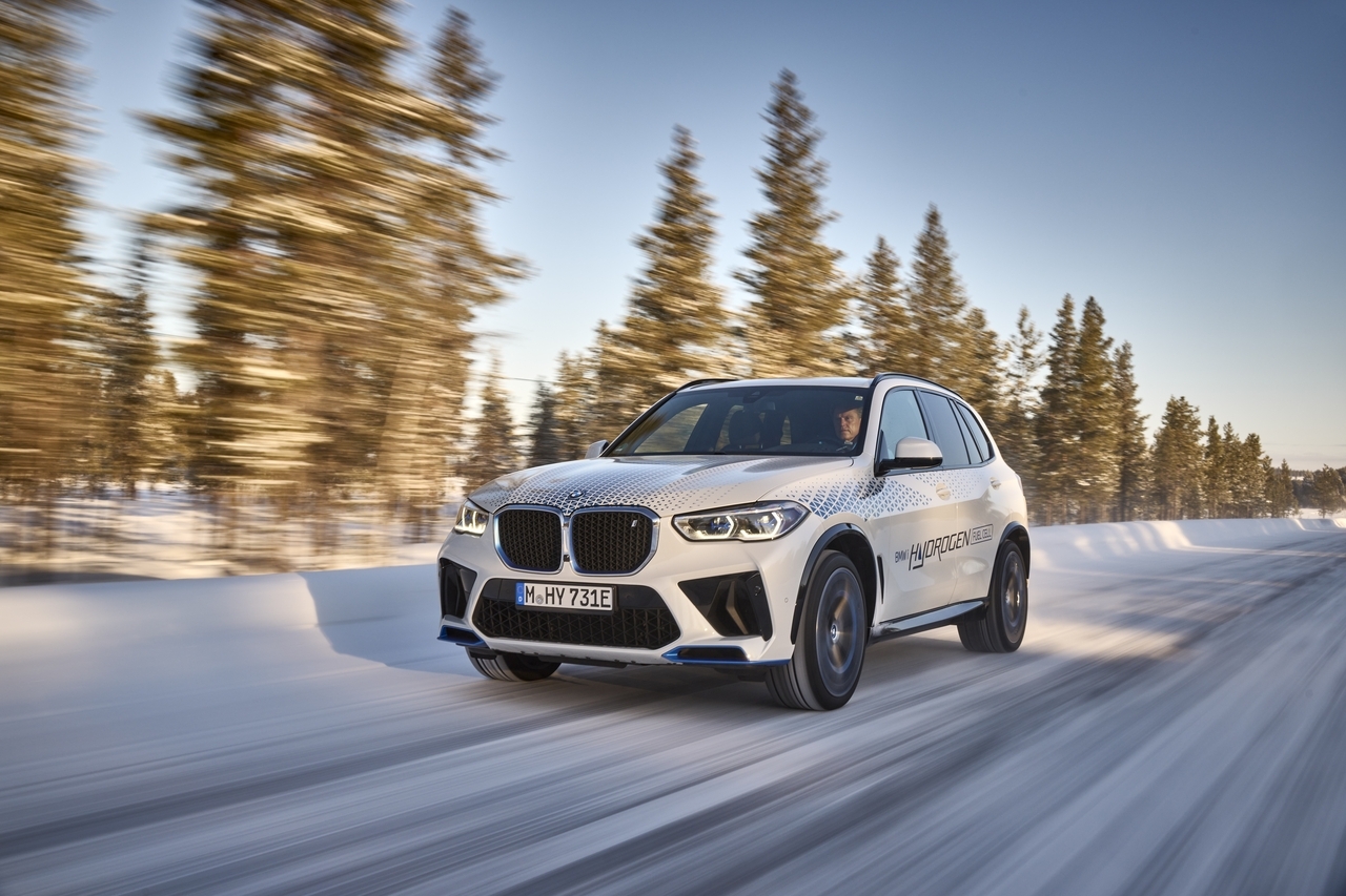 BMW iX5 Hydrogen: via alla produzione a Monaco di Baviera