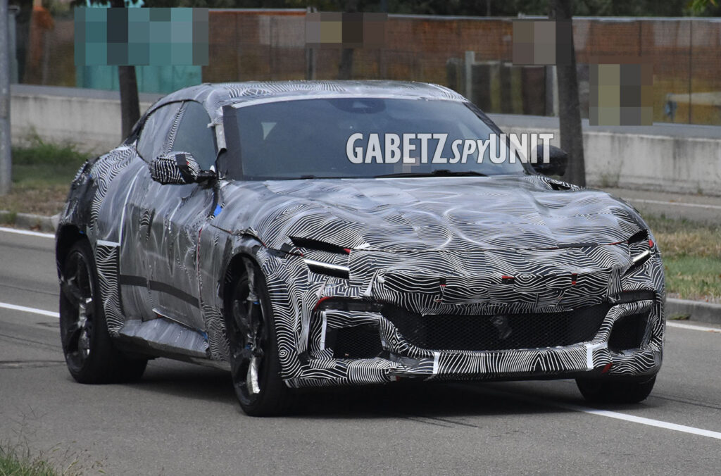 Ferrari Purosangue: nuove foto spia a due giorni dal debutto