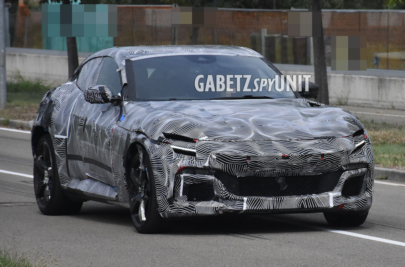 Ferrari Purosangue: nuove foto spia a due giorni dal debutto
