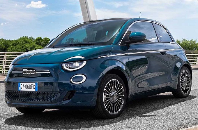 Fiat 500e si conferma regina di vendite tra le elettriche in Italia anche ad agosto