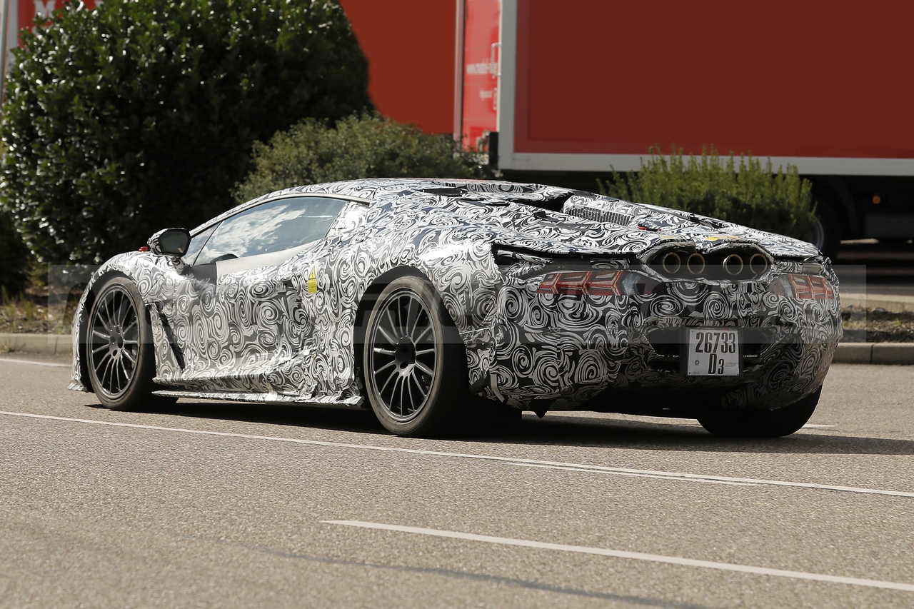 Lamborghini Aventador successore prototipo foto spia