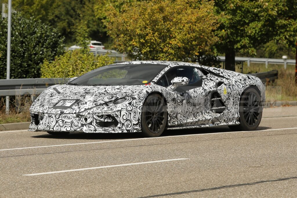 Lamborghini Aventador: il successore prosegue con i test su strada [FOTO SPIA]